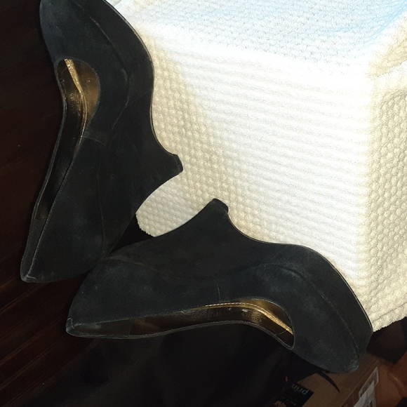 BCBG black suede wedges - Picture 3 of 9